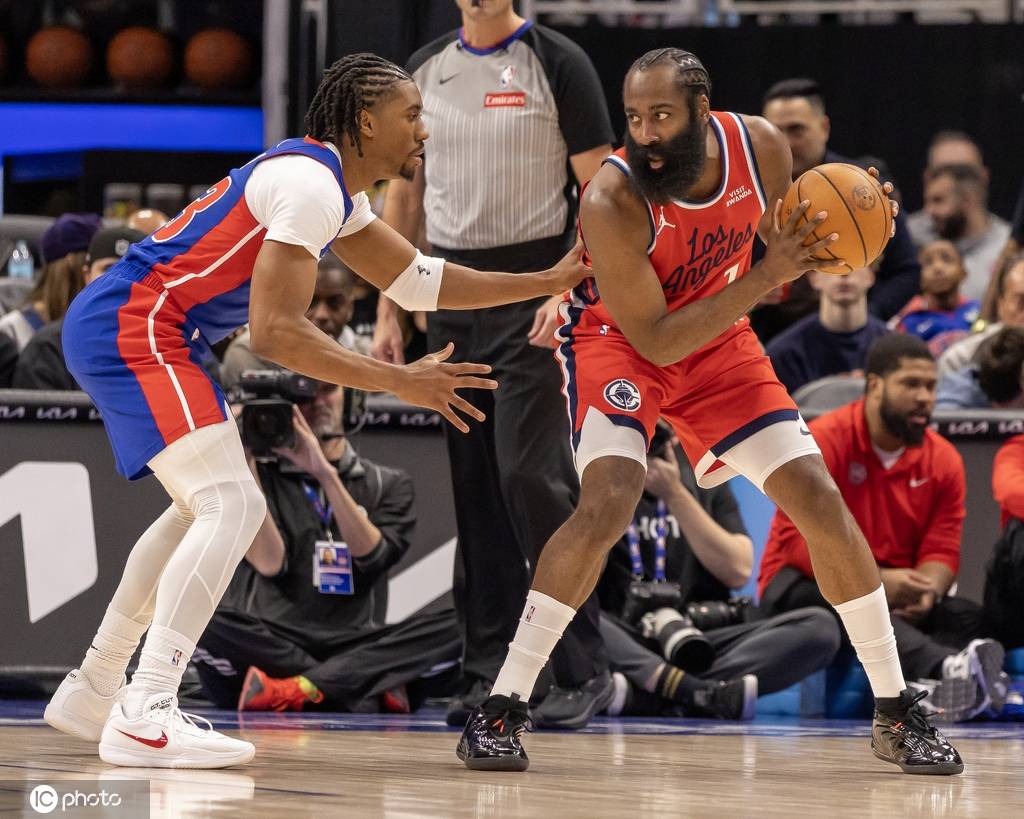 小卡26+8哈登19+7+7 科林斯25分快船逆转残阵活塞